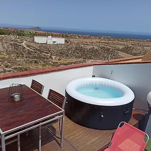 Golfsur-jacuzzi-privateparking-2bath-4bedroom-4tv-netflx-fastwifi , San Miguel de Abona Spain